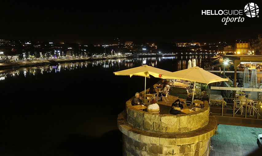 Um café e uma paisagem