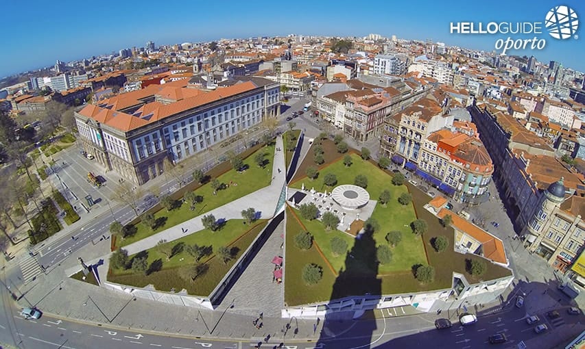 A sombra da torre dos Clérigos